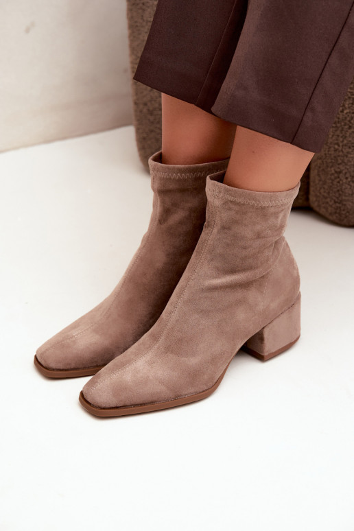 Damen Stiefeletten mit Absatz Typ Klocek in Khakifarbe Rosley