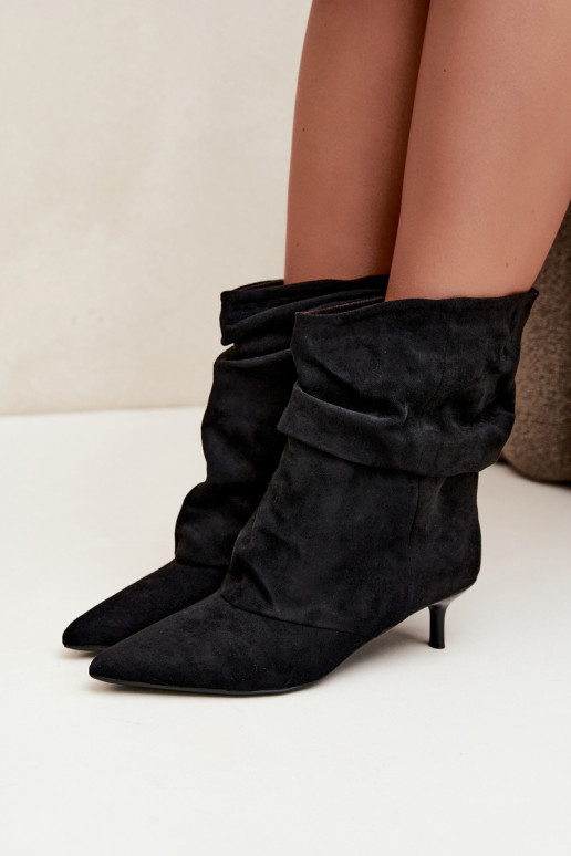 slouchy Stiefeletten mit Absatz in schwarzer Farbe Farren