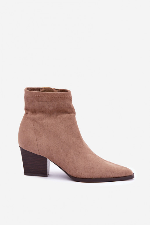 damen Stiefeletten mit schrägen Absätzen in Sandfarbe Atina