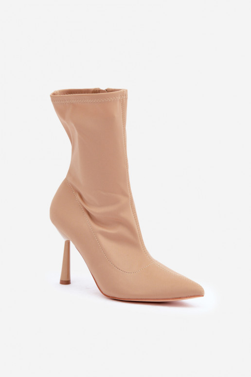 Stiefeletten mit dünnen Absätzen in sandfarben