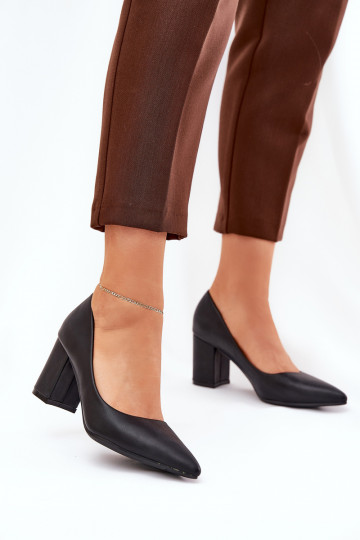hochhackige Schuhe mit spitzen Zehen in schwarz 2
