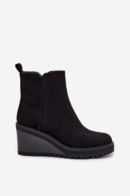 isolierte Stiefeletten aus Kunstveloursleder in schwarz