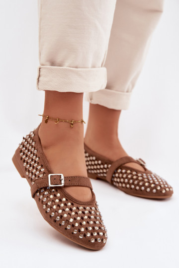 Braune Damen-Ballerinas mit Ausschnitt-Elementen und glänzenden Details Nilvessa