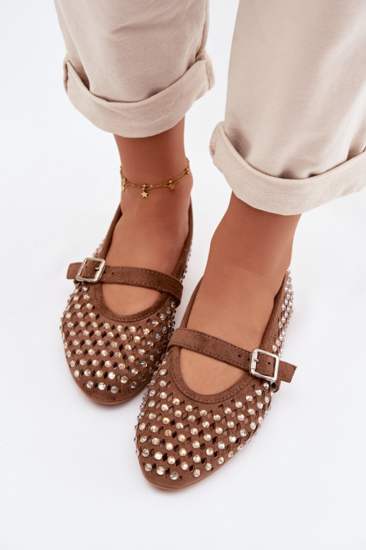 Braune Damen-Ballerinas mit Ausschnitt-Elementen und glänzenden Details Nilvessa