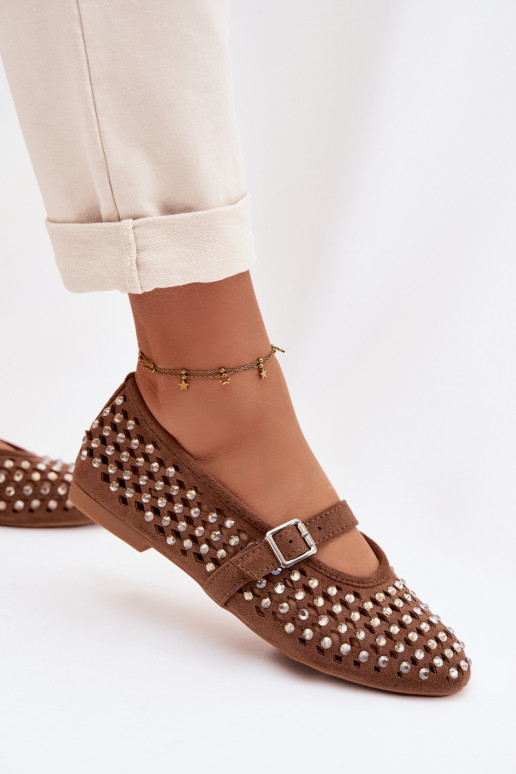 Braune Damen-Ballerinas mit Ausschnitt-Elementen und glänzenden Details Nilvessa