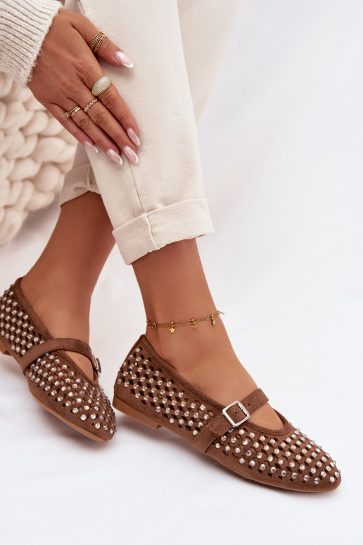 Braune Damen-Ballerinas mit Ausschnitt-Elementen und glänzenden Details Nilvessa