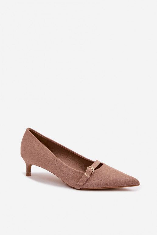 Sandfarbene Damen-Schuhe mit niedrigem Absatz und verzierten Absätzen Pirela