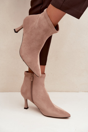 Damen Stiefeletten auf schmalem Absatz mit Nähten in Sandfarbe Clancy