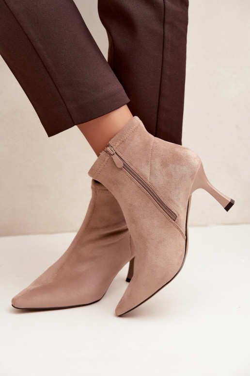 Damen Stiefeletten auf schmalem Absatz mit Nähten in Sandfarbe Clancy