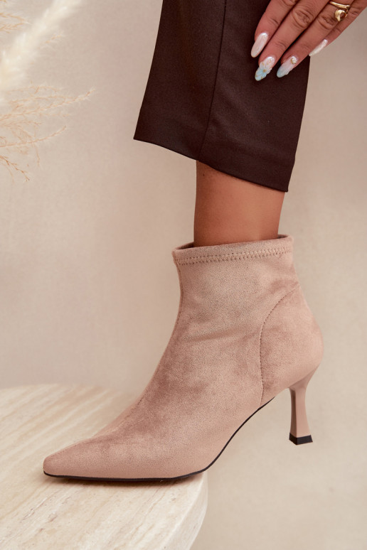 Damen Stiefeletten auf schmalem Absatz mit Nähten in Sandfarbe Clancy
