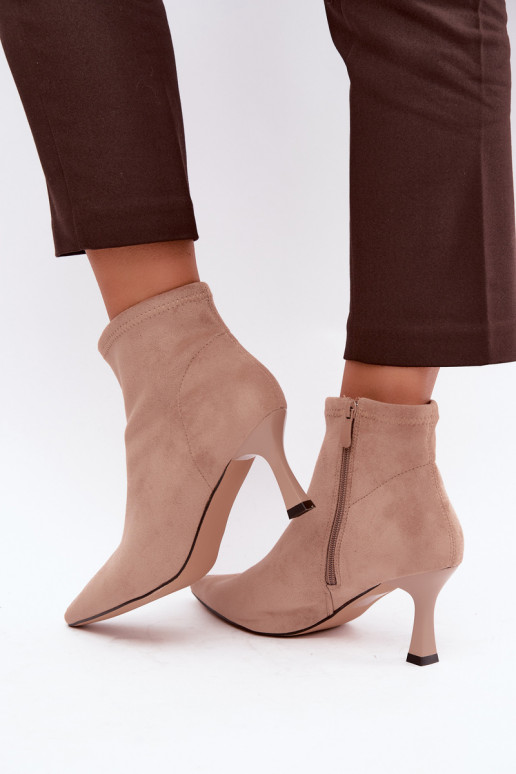 Damen Stiefeletten auf schmalem Absatz mit Nähten in Sandfarbe Clancy