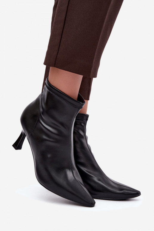 Damen Stiefeletten auf schmalem Absatz mit Nähten aus Kunstleder in schwarzer Farbe Clancy