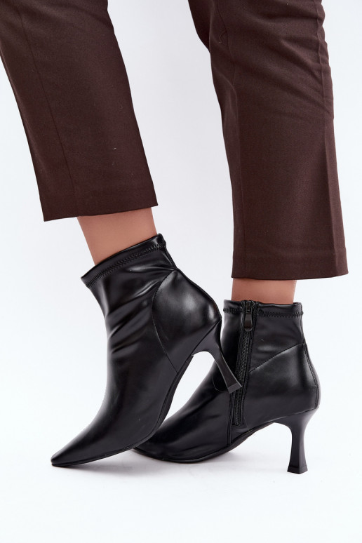 Damen Stiefeletten auf schmalem Absatz mit Nähten aus Kunstleder in schwarzer Farbe Clancy