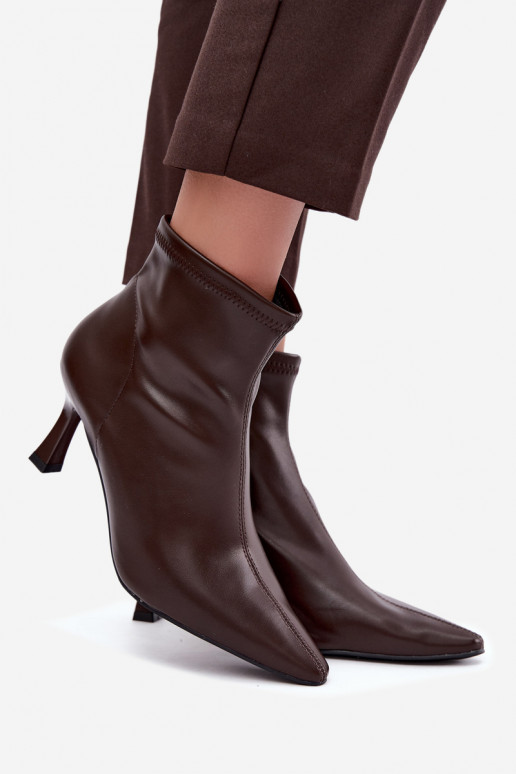Damen Stiefeletten auf schmalem Absatz mit Nähten aus Kunstleder in Schokoladenfarbe Clancy