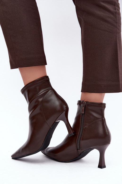 Damen Stiefeletten auf schmalem Absatz mit Nähten aus Kunstleder in Schokoladenfarbe Clancy