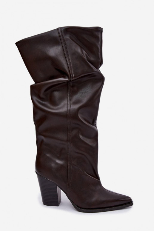 Schokoladenfarbene Stiefeletten mit Absatz und Rüschen aus Kunstleder Jensy