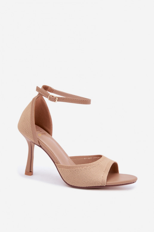 Sandalen mit dünnen Absätzen in Sandfarbe Galya