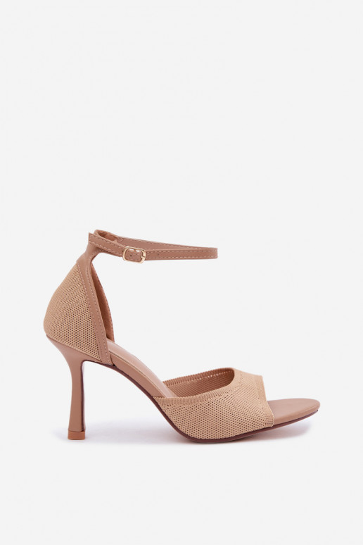 Sandalen mit dünnen Absätzen in Sandfarbe Galya