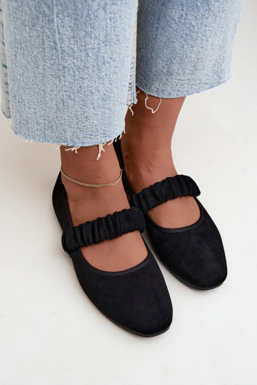 Schwarze Ballerinas mit geschnitzten Riemen Loreya