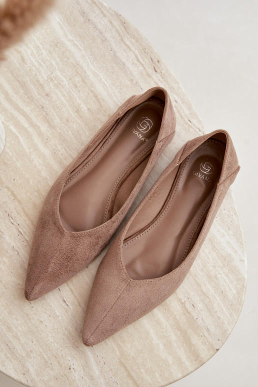 Ballerinas mit spitzen Zehen aus Kunstveloursleder in Sandfarbe Corabella