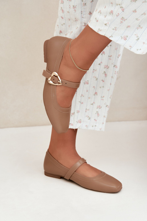 Ballerinas mit Schnallen und Herzen in Sand Relsa