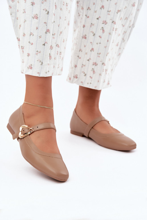 Ballerinas mit Schnallen und Herzen in Sand Relsa