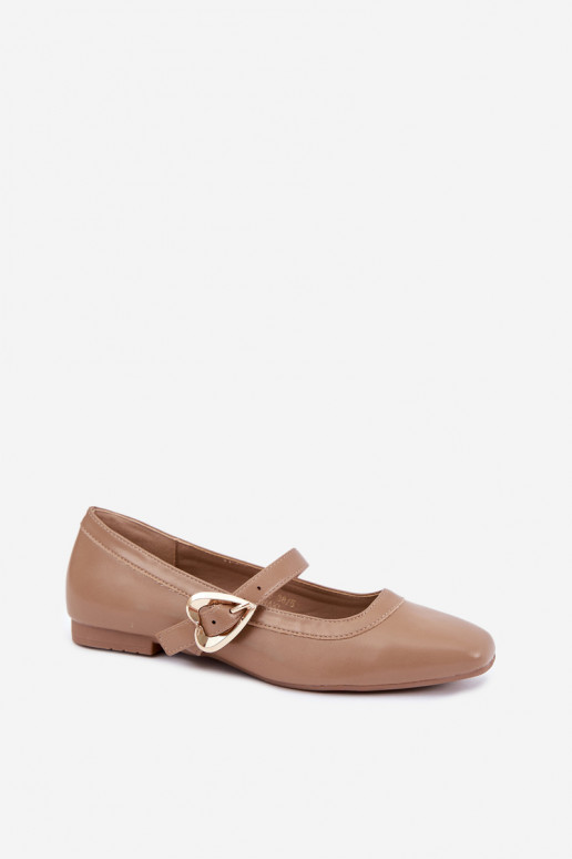 Ballerinas mit Schnallen und Herzen in Sand Relsa