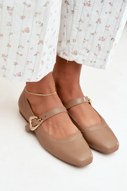 Ballerinas mit Schnallen und Herzen in Sand Relsa