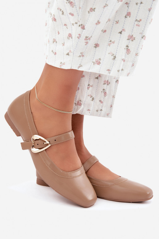 Ballerinas mit Schnallen und Herzen in Sand Relsa