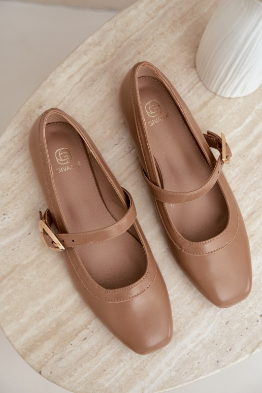 Ballerinas mit Schnallen und Herzen in Sand Relsa