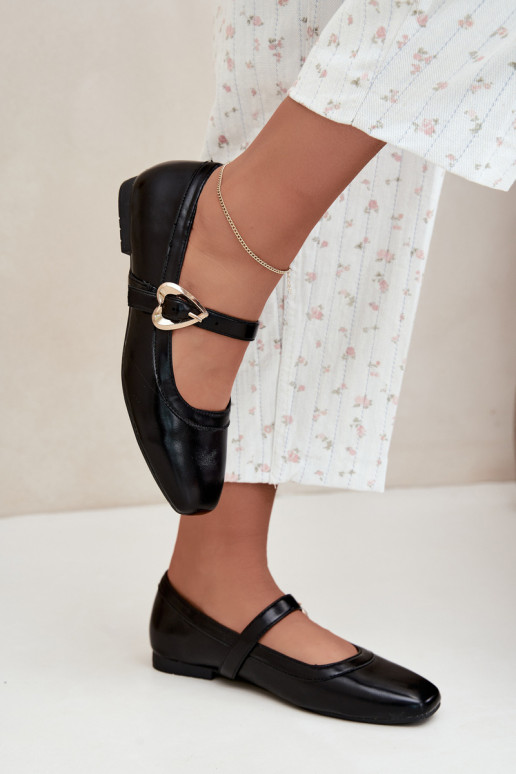 Ballerinas mit Schnallen und Herzen in Schwarz Relsa