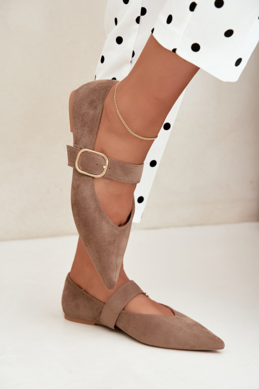 Damen-Ballerinas mit Riemen und Schnallen in sandfarbig Melby