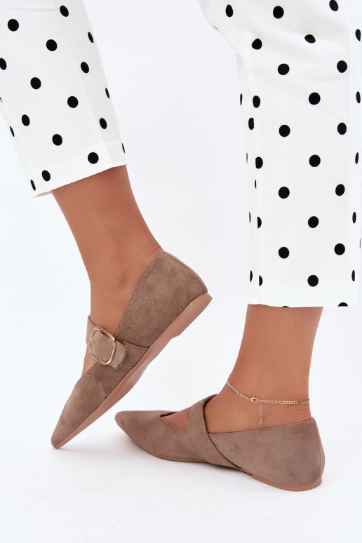 Damen-Ballerinas mit Riemen und Schnallen in sandfarbig Melby