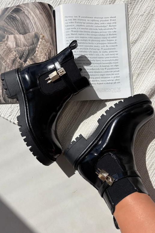 Stylische lackierte isolierte Stiefeletten mit Details Ze gold und schwarz Talyra