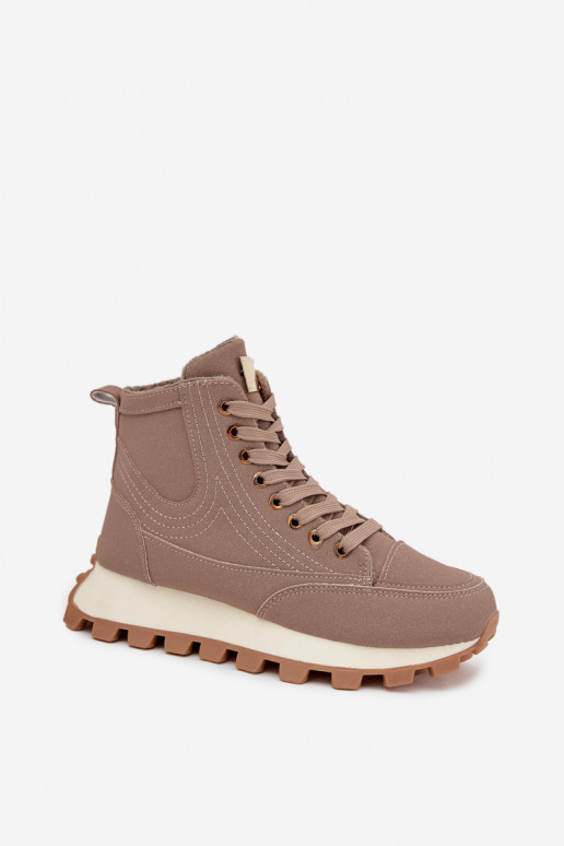 Isolierte Damen Schuhe auf Plattform Tai turirivira beige