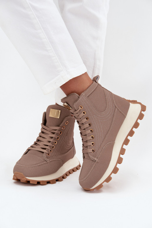 Isolierte Damen Schuhe auf Plattform Tai turirivira beige