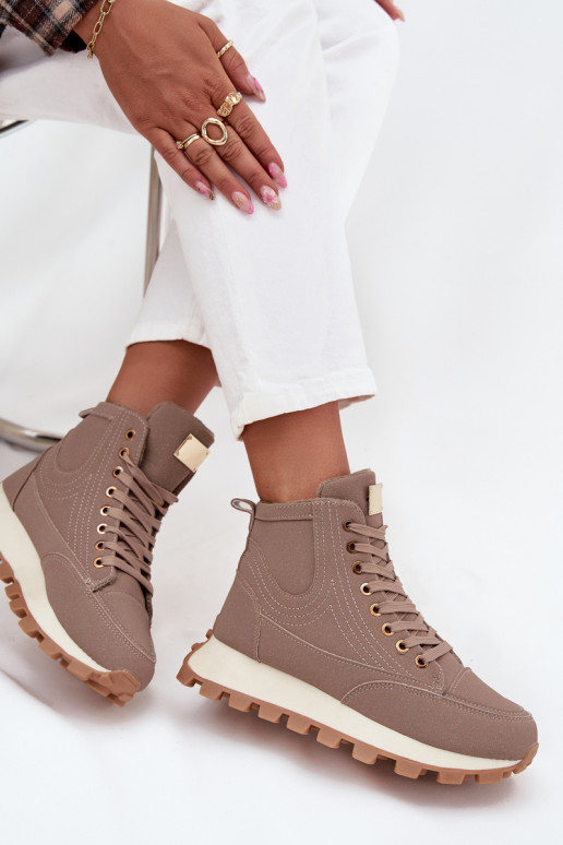 Isolierte Damen Schuhe auf Plattform Tai turirivira beige