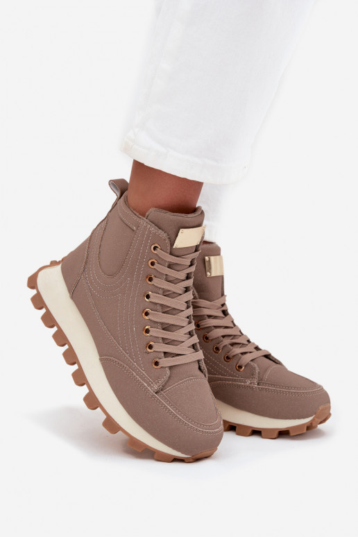 Isolierte Damen Schuhe auf Plattform Tai turirivira beige
