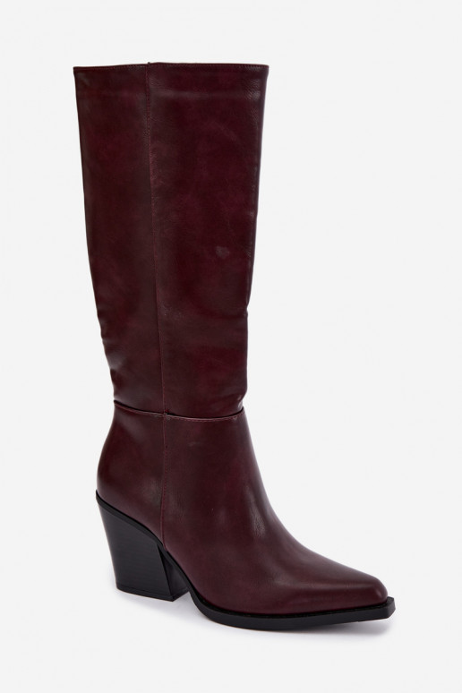 Damen kniehohe Stiefel mit Absatz isoliert bordeauxfarben Katelle