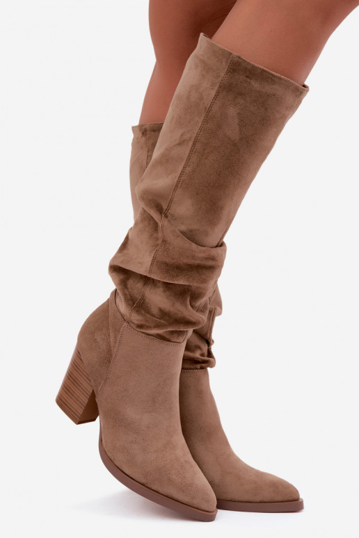 damen kniehohe Stiefel mit Absatz und gebogenem Schaft in sandfarben Ismera