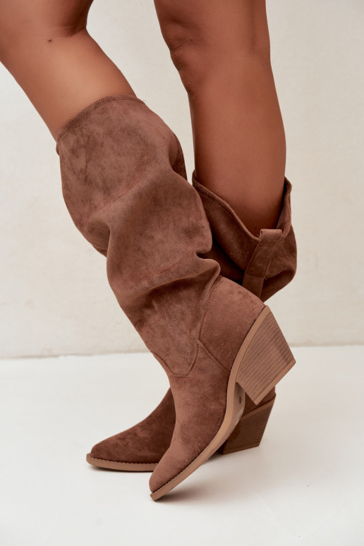 geknitterte Damen kniehohe Stiefel im Cowboy-Stil mit Riemen und Absätzen in Braun Adria