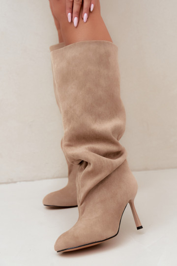 Damen kniehohe Stiefel zum Hineinschlüpfen mit dünnen Absätzen in Sand Caliya 2