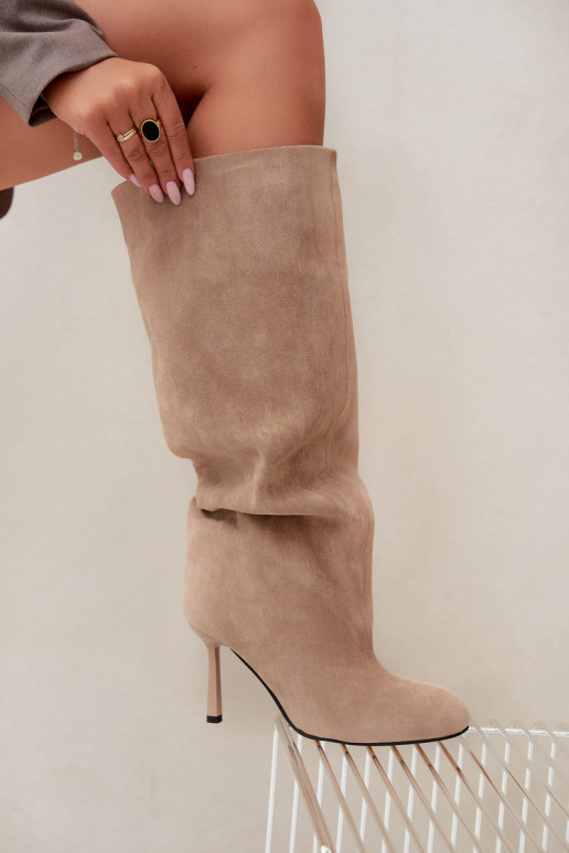 Damen kniehohe Stiefel zum Hineinschlüpfen mit dünnen Absätzen in Sand Caliya