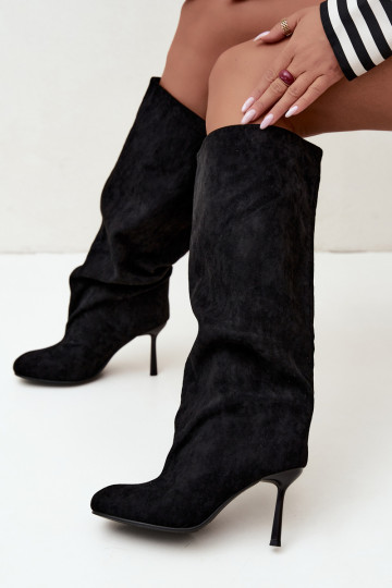 Damen kniehohe Stiefel zum Hineinschlüpfen mit dünnen Absätzen in schwarz Caliya