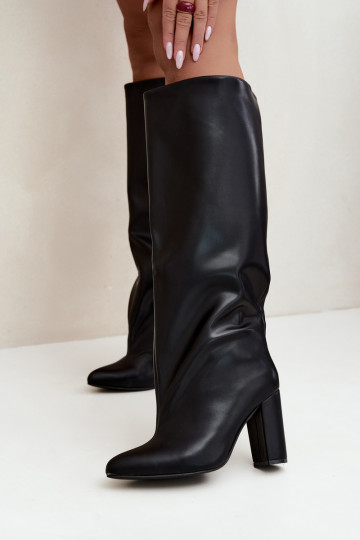 Damen kniehohe Stiefel zum Hineinschlüpfen mit Absätzen in schwarz Emeline
