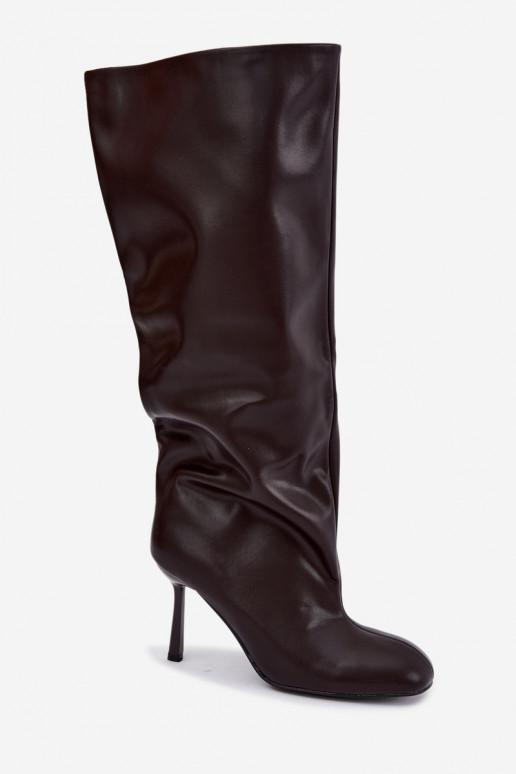 Damen kniehohe Stiefel zum Hineinschlüpfen mit schmalen Absätzen in Schokolade Caliya