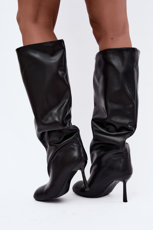 Damen kniehohe Stiefel zum Hineinschlüpfen mit schmalen Absätzen in Schwarz Caliya