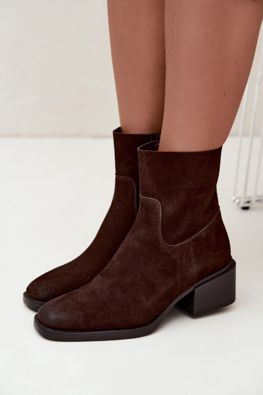 Damen Stiefeletten aus Kunstveloursleder mit Absatz in schokoladenfarbener Iveris