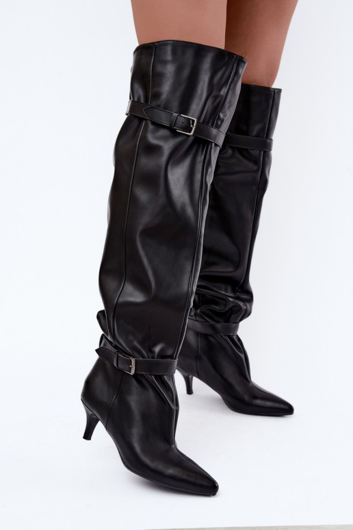 kniehohe Stiefeletten zum Hineinschlüpfen mit Absatz und Schnalle in schwarz Jassy
