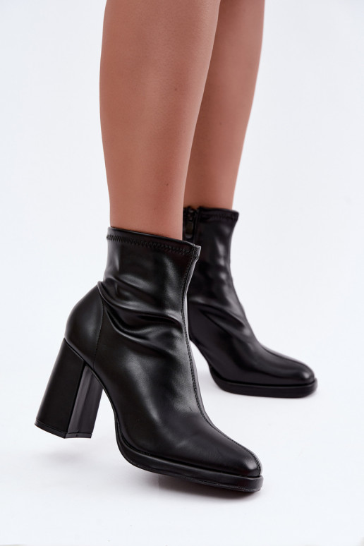 Damen Stiefeletten aus Kunstleder mit Absatz in schwarzer Karvella